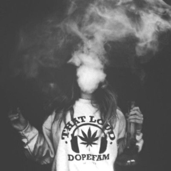 Profile Picture of Wini Lee (@snowless78) on Poshmark