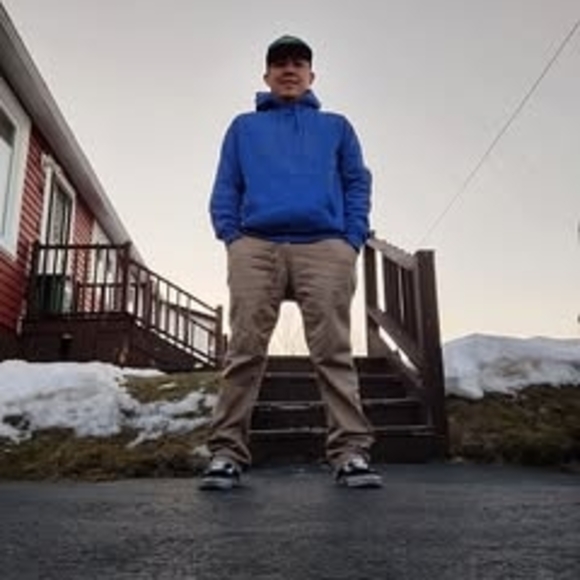 Profile Picture of Randy Gallardo (@randygallard144) on Poshmark