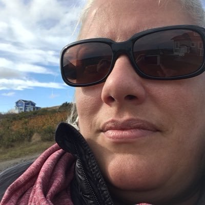Profile Picture of Mélanie Lessard (@melles1975) on Twitter