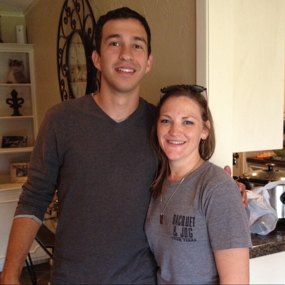 Profile Picture of Lara Thomas (@larat2015) on Poshmark