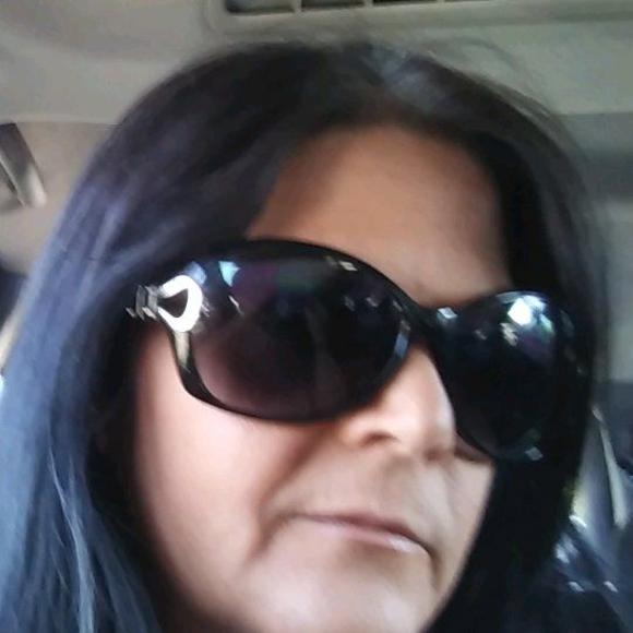 Profile Picture of Jo Dee (@deeperin) on Poshmark