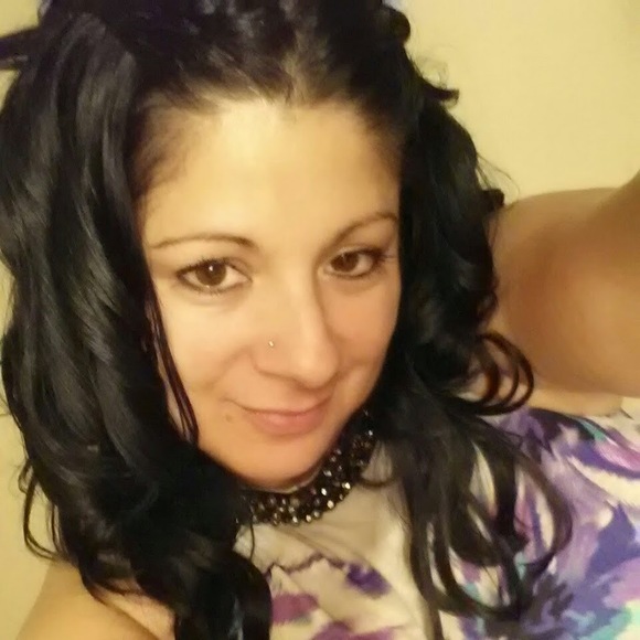 Profile Picture of Debbie Inacio (@jujubug47) on Poshmark