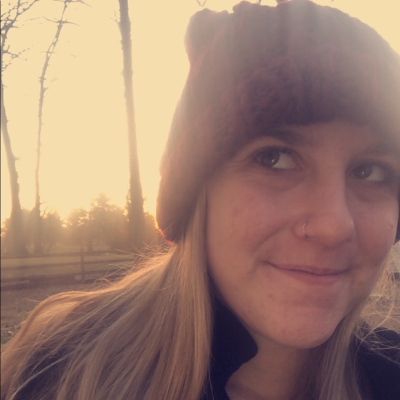 Profile Picture of Ryleigh Tumelty (@ryleightumelty) on Poshmark