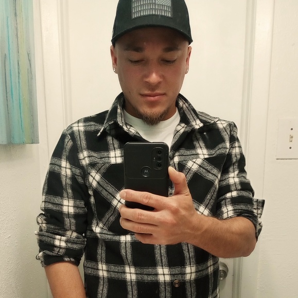 Profile Picture of Benjamin Cisneros (@benjamincisn965) on Poshmark