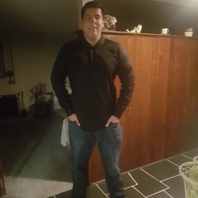 Profile Picture of James Evan Segovia (@big_james90) on Twitter