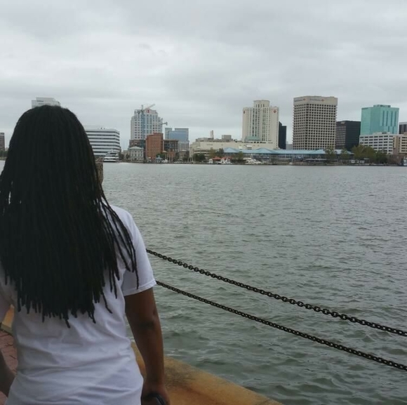 Profile Picture of Tia Barrett (@t2017) on Poshmark