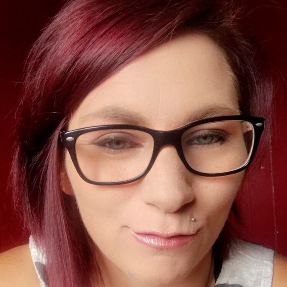 Profile Picture of Katie Galway (@katiegalway) on Poshmark