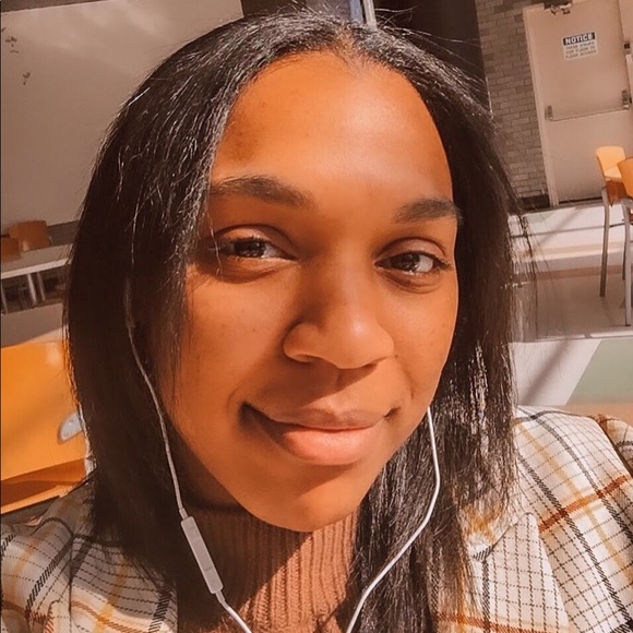 Profile Picture of Darianne Grimball (@dgrimball) on Poshmark