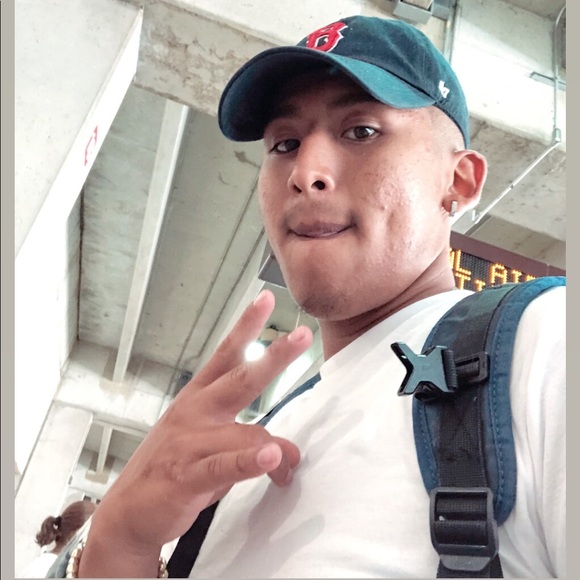 Profile Picture of Steven Chang (@yeocheeno) on Poshmark