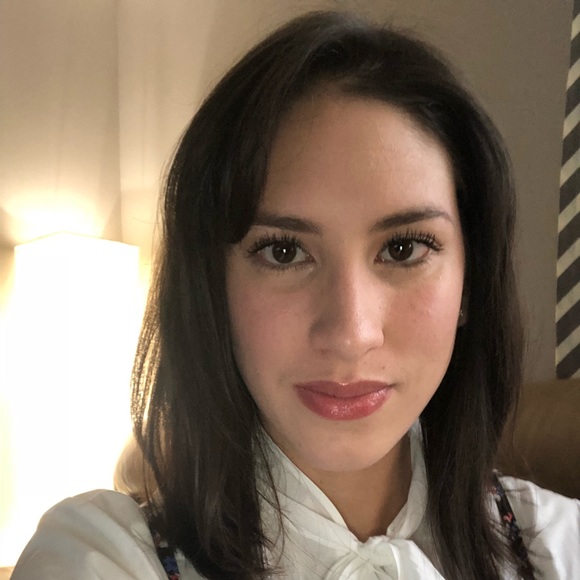 Profile Picture of Isabelle Baker (@ikost001) on Poshmark