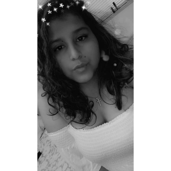 Profile Picture of Lilliam Graciela (@lilliamgraciela) on Poshmark