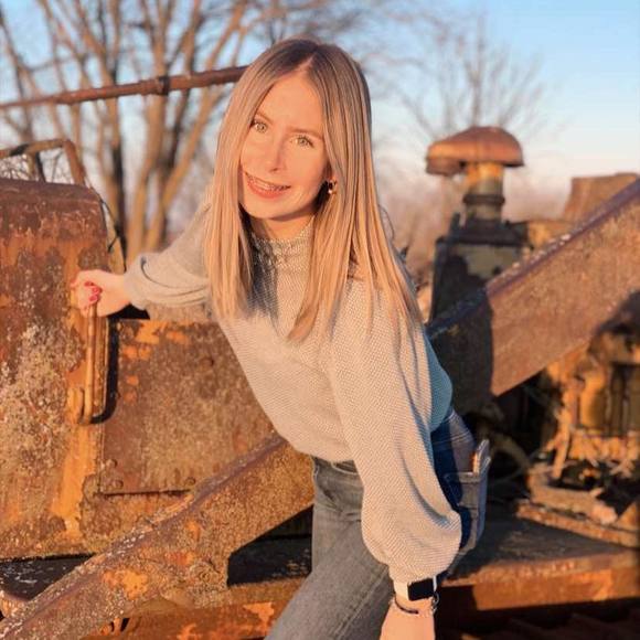 Profile Picture of Emma Legner (@emmalegner) on Poshmark