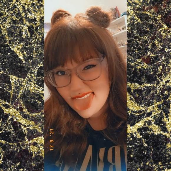 Profile Picture of Hannah Schultz (@tillalover) on Poshmark