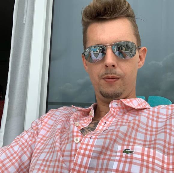 Profile Picture of Stephen Leachman (@stephenleachman) on Poshmark