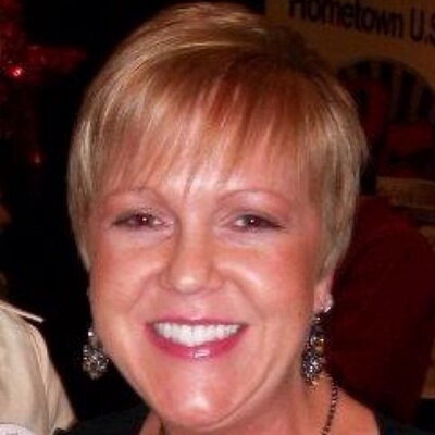 Profile Picture of Lisa Calloway (@tropicalisa) on Twitter