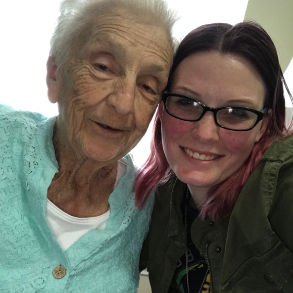 Profile Picture of Olivia Wenzlick (@owenzlick) on Poshmark