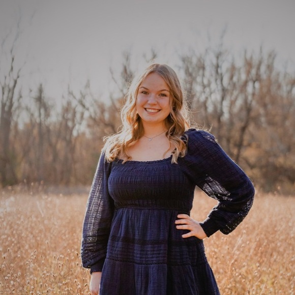 Profile Picture of Lilly Richards (@lilly12345669) on Poshmark