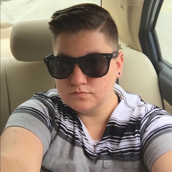Profile Picture of Stephanie Sheiner (@stephanieshinee) on Poshmark