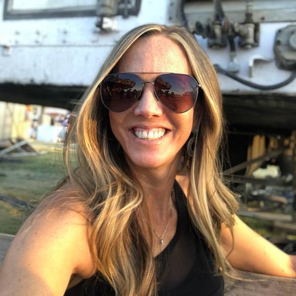 Profile Picture of Cassie hendershott Keith (@akeith2011) on Poshmark