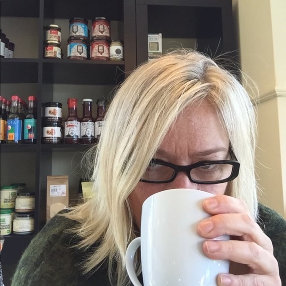 Profile Picture of Sada Volkoff (@sadavolkoff) on Poshmark