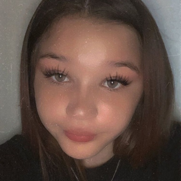 Profile Picture of Haley Meeks (@haleymeeks16) on Poshmark