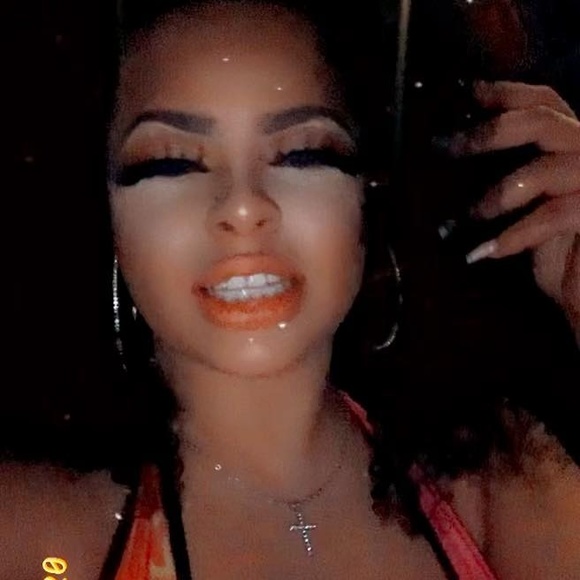 Profile Picture of Desare'e Desare'e (@dessyynov21) on Poshmark