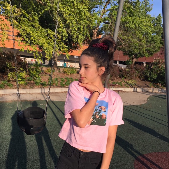 Profile Picture of Sunny Taylor (@sunnylove916) on Poshmark