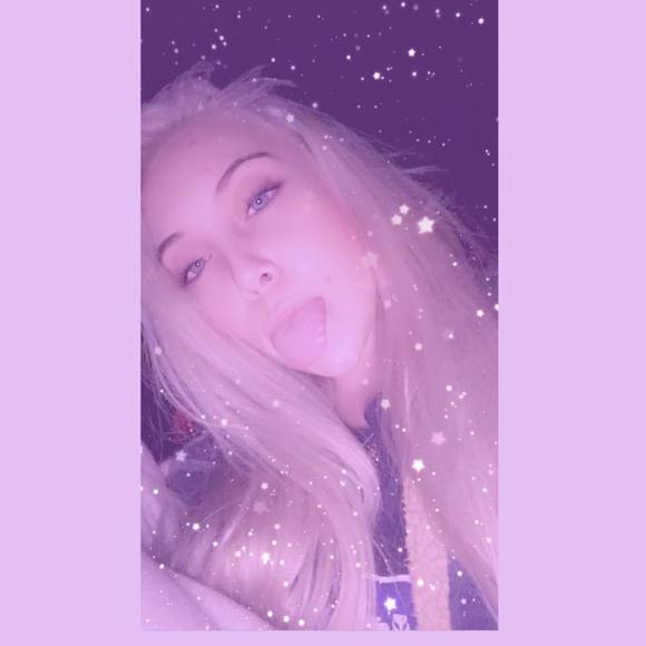 Profile Picture of Samantha Tester (@samisuds) on Poshmark