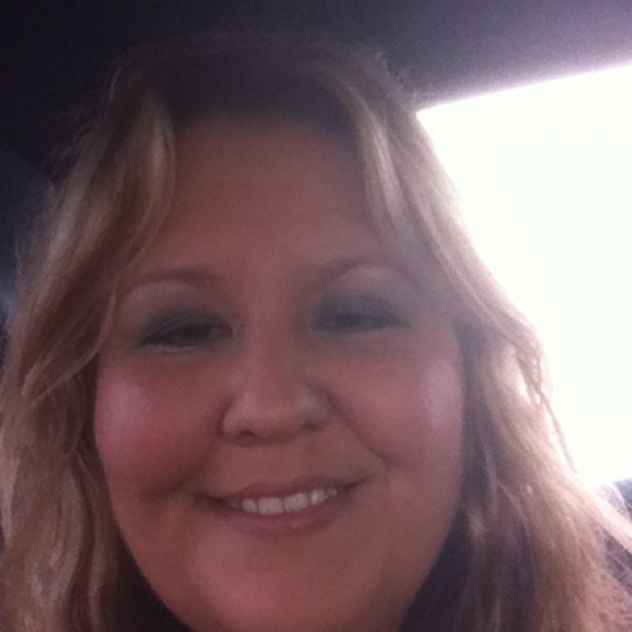 Profile Picture of Wendy Gniech (@wendy423) on Poshmark