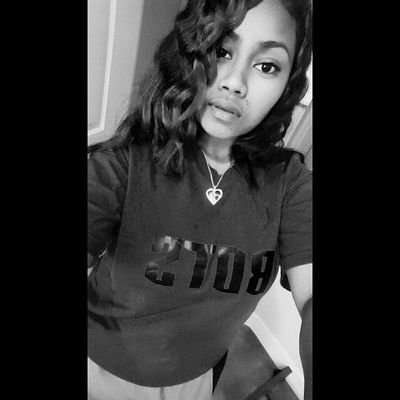 Profile Picture of Sally Joseph (@lily_joe15) on Twitter