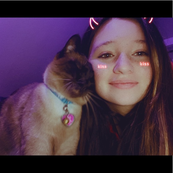 Brooke Custer - Poshmark Profile Picture of Brooke Custer (@brooke_custer) on Poshmark