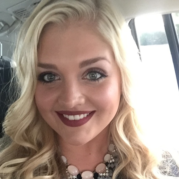 Profile Picture of Jessica Dimitruk (@jessicadimitruk) on Poshmark