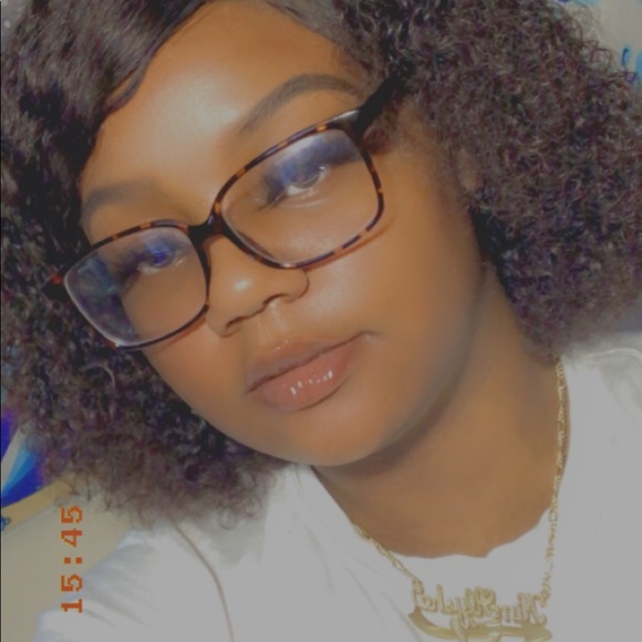 Profile Picture of Kimalysha Seligmiller (@kimmycannabliss) on Poshmark