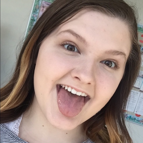 Profile Picture of Val Fulwiler (@fulwiler22) on Poshmark