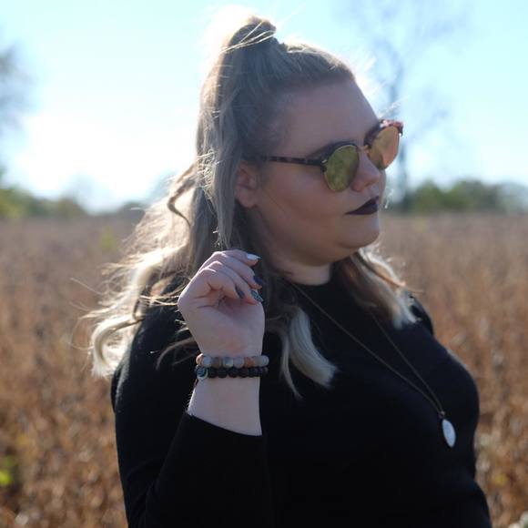 Profile Picture of Laura Roach (@roachl) on Poshmark
