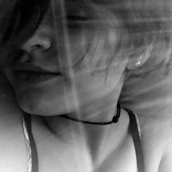 Profile Picture of Paula Comas (@readabookhun) on Poshmark