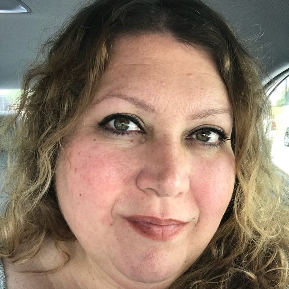Profile Picture of Pamela Blevins (@blevinspb) on Poshmark