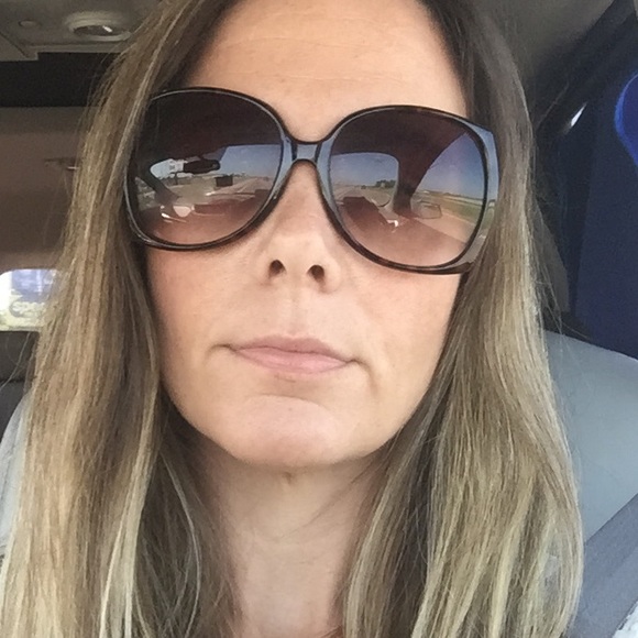 Profile Picture of Leah Tippit (@leahtip) on Poshmark