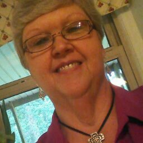 Profile Picture of Anita Weaver (@anitalweaver92) on Poshmark