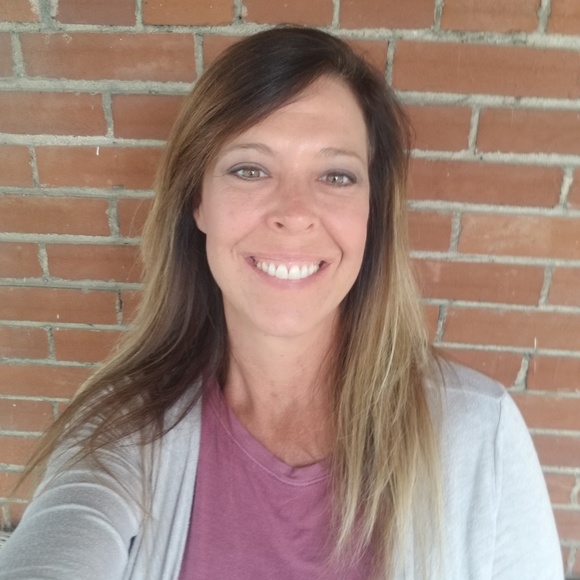 Profile Picture of Mindy Matthews (@mindymatthews12) on Poshmark