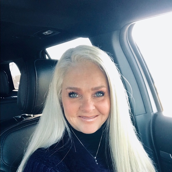 Profile Picture of Karin Kilburn (@karinkilburn) on Poshmark