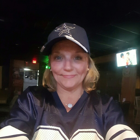 Profile Picture of Melissa Emord (@memord69) on Poshmark