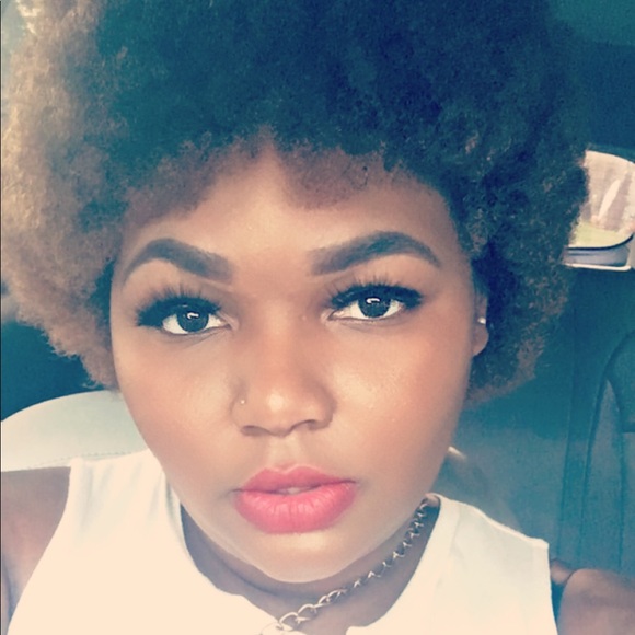 Profile Picture of Sache' Sices (@sequoia_1ooo) on Poshmark