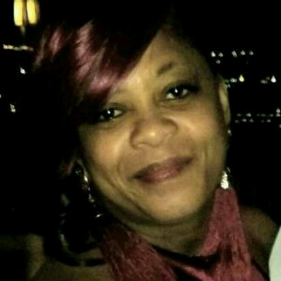 Profile Picture of Janet Davis (@mycamry1) on Poshmark