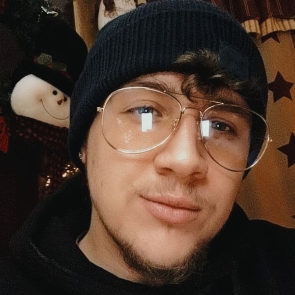 Profile Picture of Caleb Green (@greener63) on Poshmark