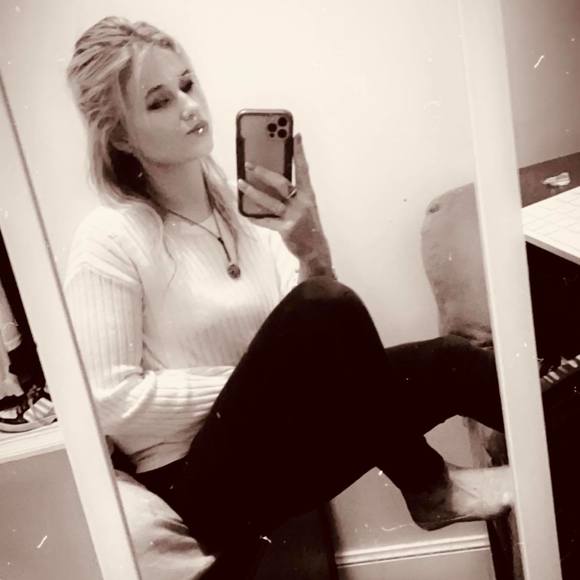 Profile Picture of Shannon Denmead (@shannondenmead) on Poshmark