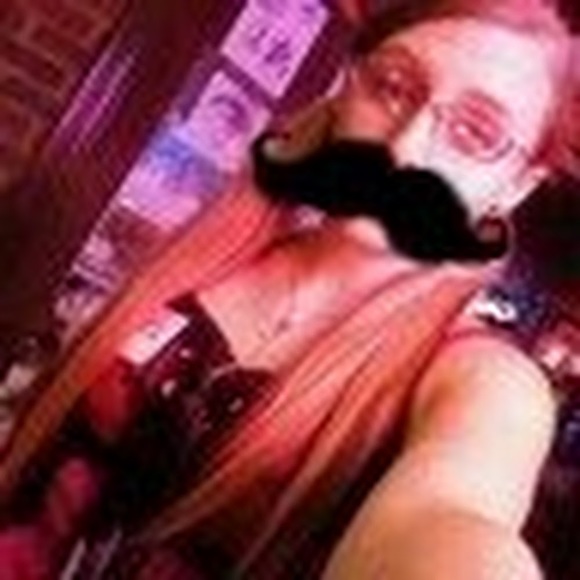 Profile Picture of Lauren Molohon (@laurenmolohon88) on Poshmark