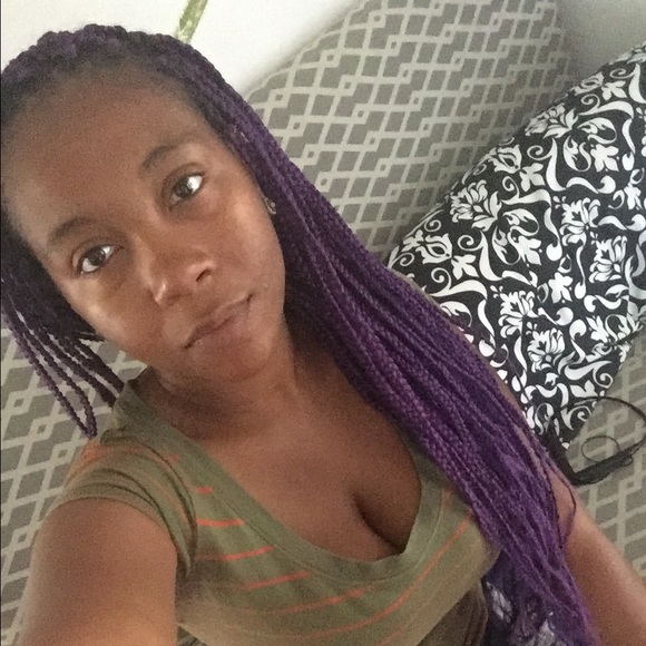 Profile Picture of Erin Mcgluen (@emcgluen) on Poshmark