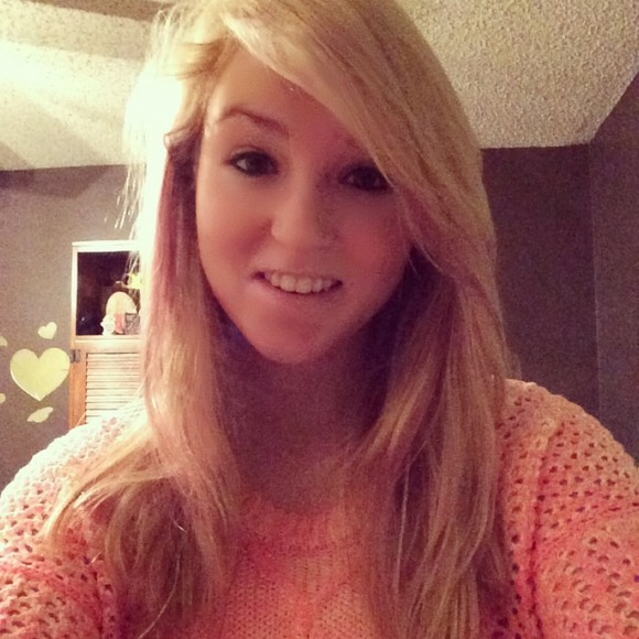 Profile Picture of Teghan Sells (@teghanator) on Poshmark