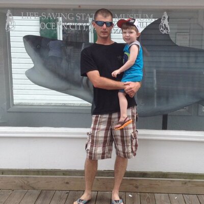 Profile Picture of Anthony Pyles (@elumrocks) on Twitter